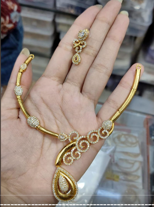 Pavani Navratna Pendant Polki Necklace Set